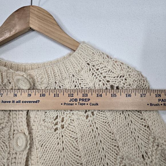VTG Hand Knitted Cape Poncho Beige Button Front Grandmacore Boho Handmade - Picture 11 of 15